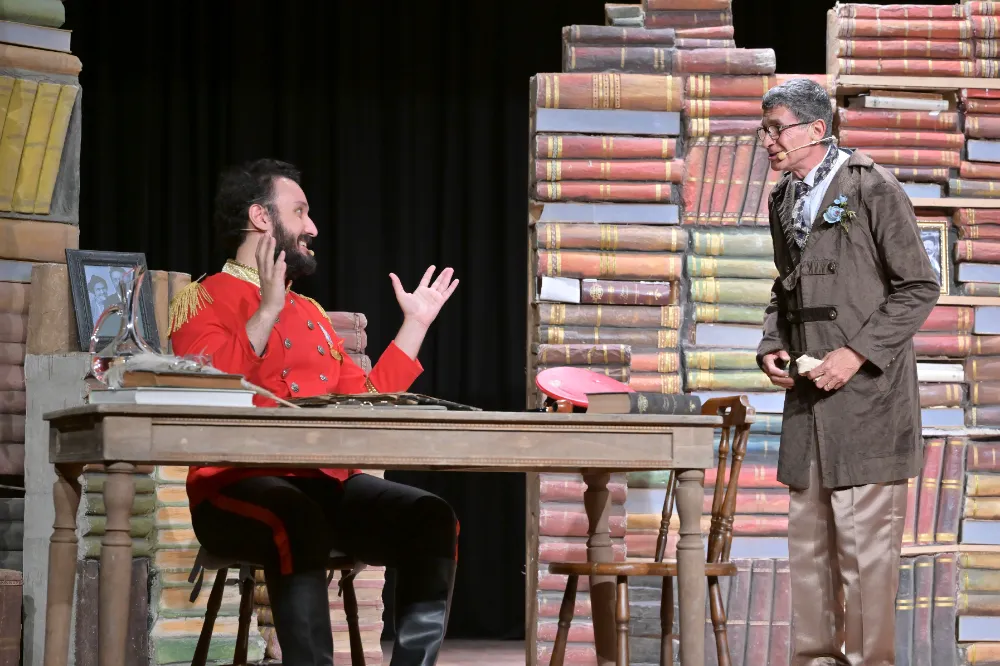 Sahne Dolu, Koltuklar Tıklım Tıklım