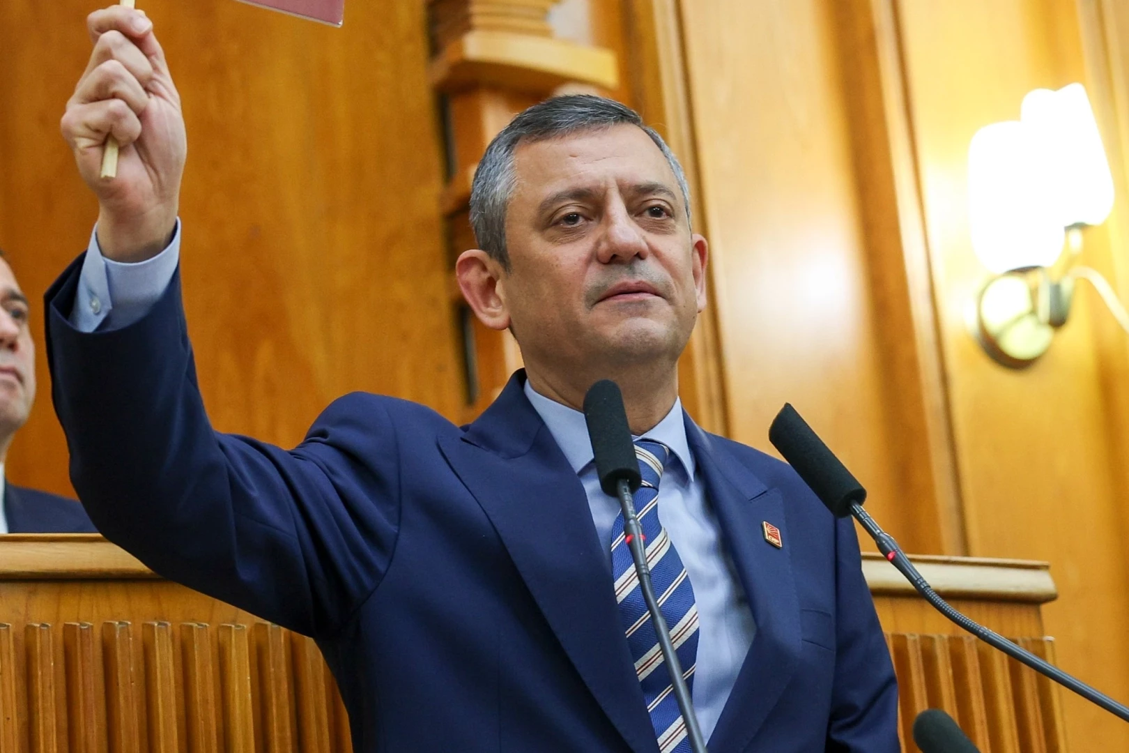 Özel’den sert tepki!