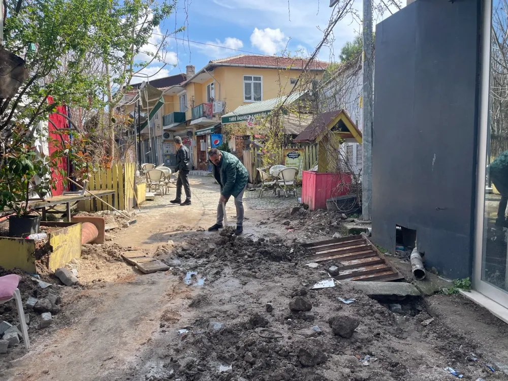 Yolu Düzeltmek Esnafa Kaldı