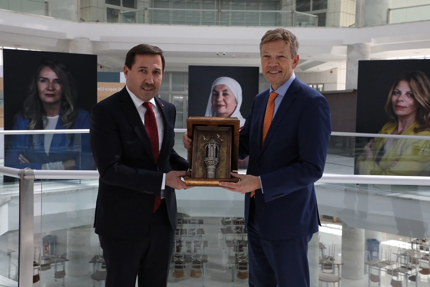 “Türkiye’nin Kadın Öncüleri” sergisi Mevlana Kültür Merkezi’nde